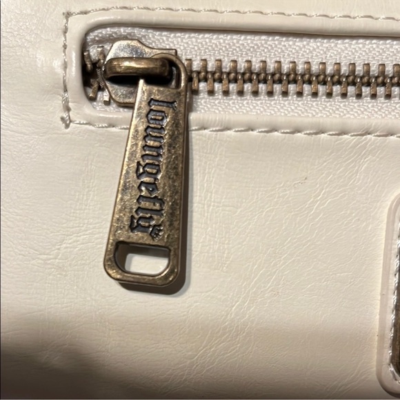 Winnie the Pooh Cream Clutch Wallet Loungefly & Disney Hard Tag VERY RARE - Picture 15 of 16